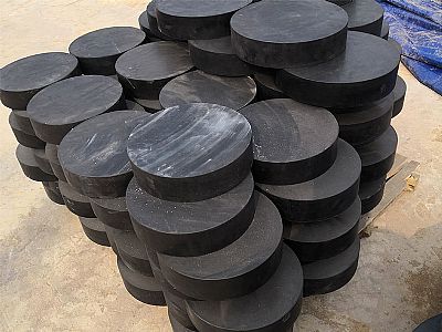 泊头市板式橡胶支座由若干层橡胶片与薄钢板经加压硫化